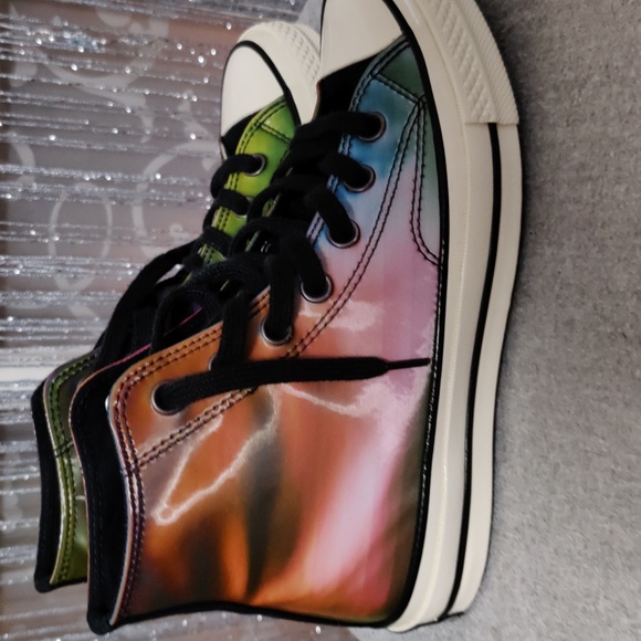 Converse size 41/2 In Boys and 71/2 in women's color iridescent - Picture 4 of 7